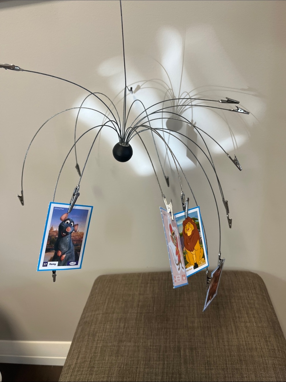 Metal Display Stand with 16 Alligator Clips - Picture 3 of 5